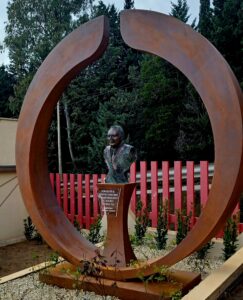 Scultore internazionale contemporaneo a Enna